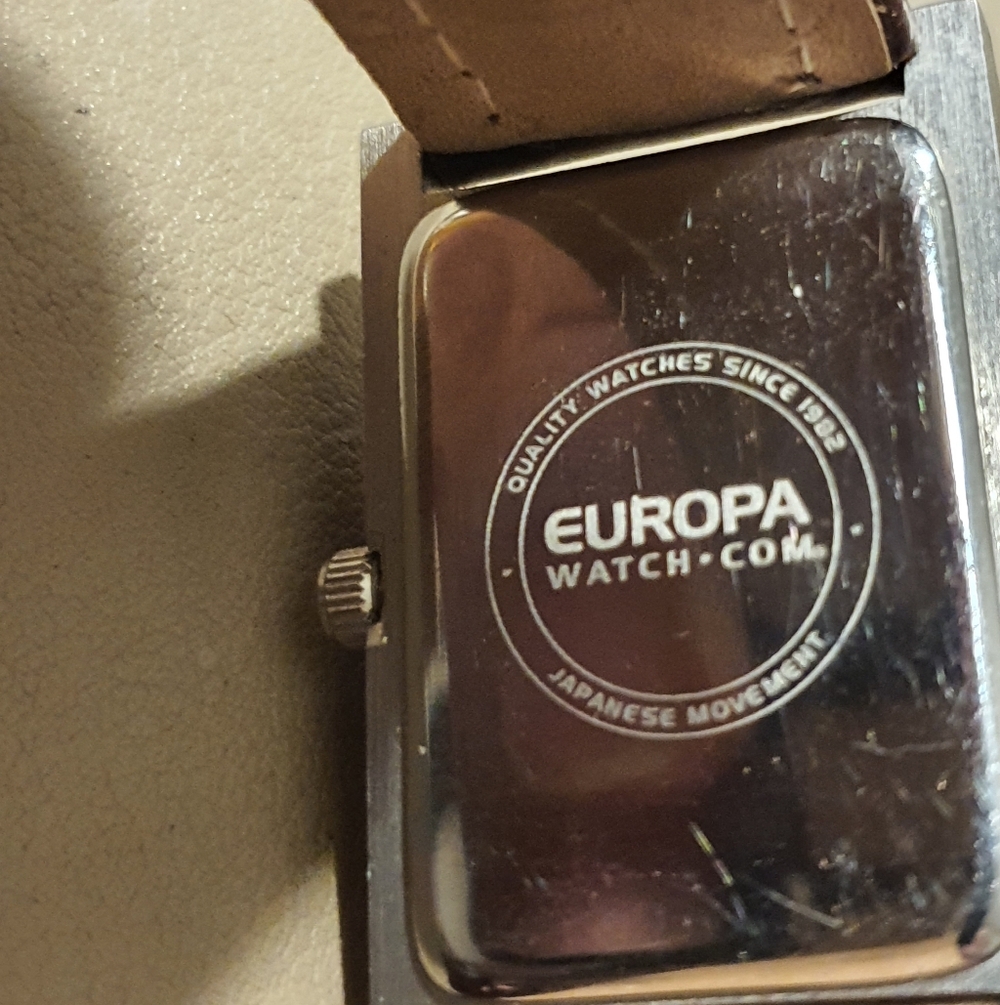 10/$20 Stratosphere Casino Las Vegas Silver Leather Men's Tank Watch - Picture 4 of 4